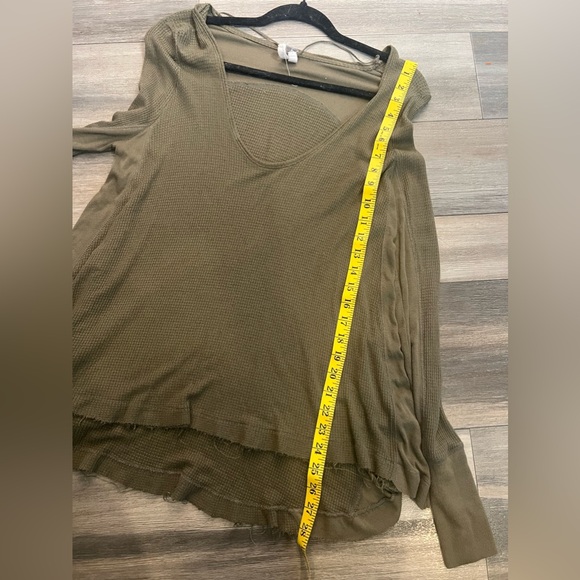 We The Free/Free People Green Fray Sweater Top With Thumb Holes- Small - Picture 4 of 7